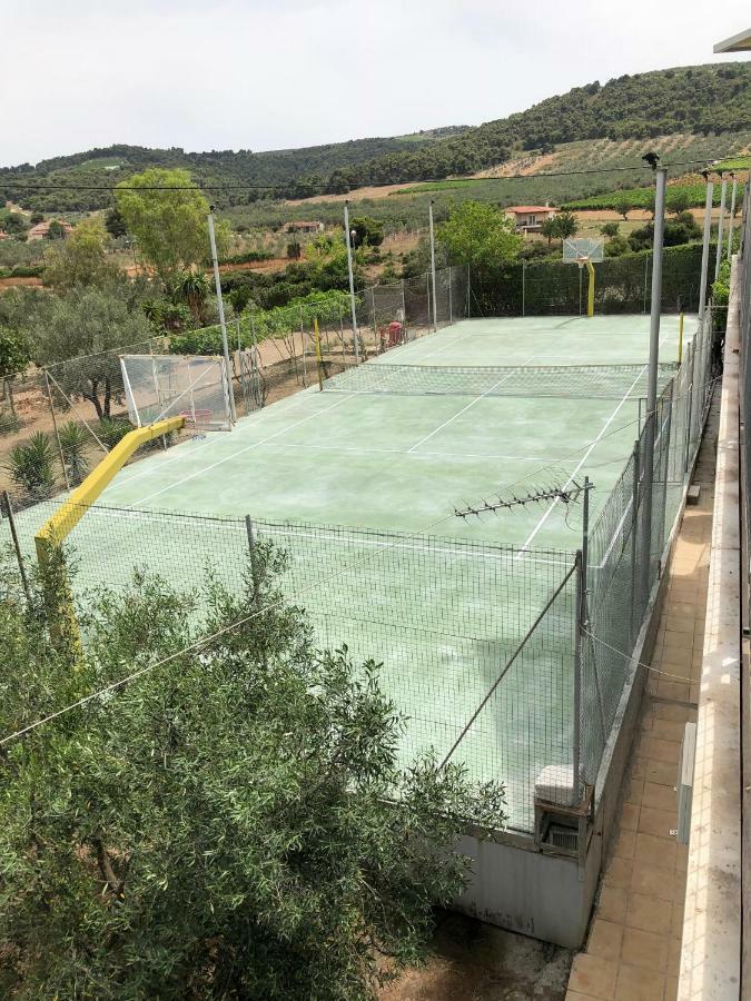 Country Villa Peloponnese With Tennis Court And Pool Zevgolateion Exterior photo